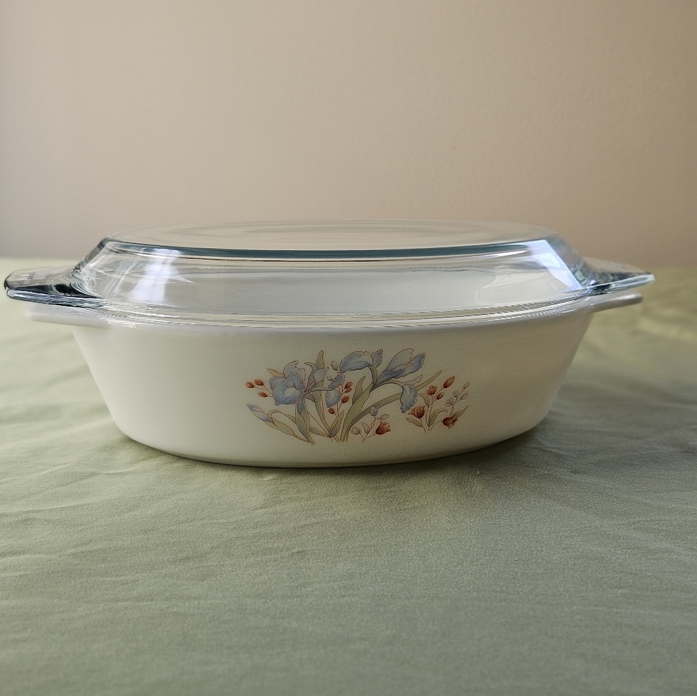 Vintage‎ 12" Blue Iris Pyrex Glass Lid Floral Casserole Dish Spring Garden
